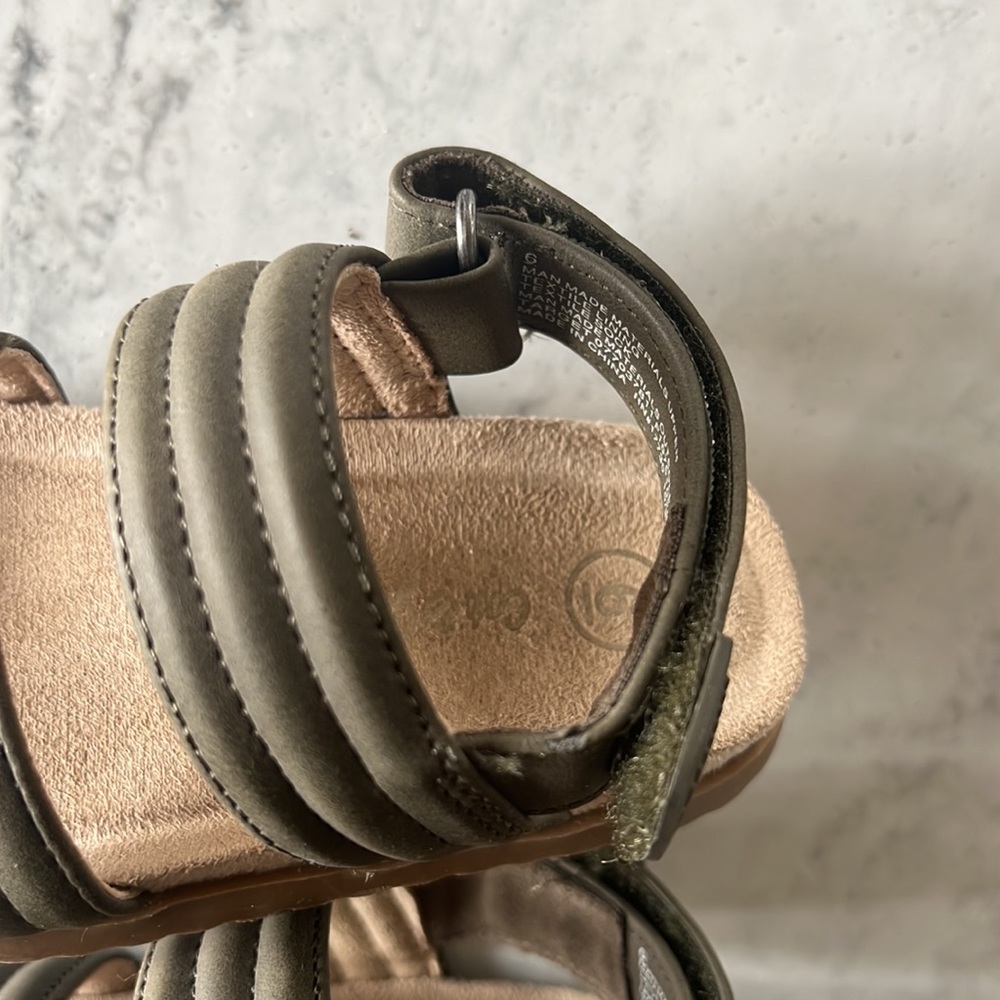 Like new toddler sandals - Picture 3 of 4